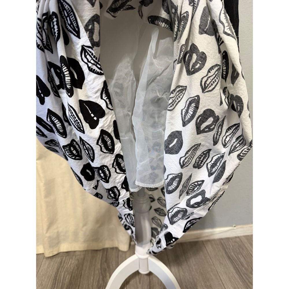 Novelty Maxi Skirt Size 2 Lips Print Black White High Waist Statement Korea Made - Picture 9 of 16